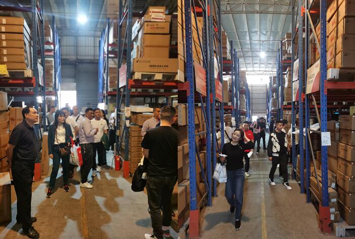 澳克士智能(néng)照(zhào)明(míng) | 明(míng)星經銷商座談會(huì)暨24年(nián)春季新品調研會(huì)