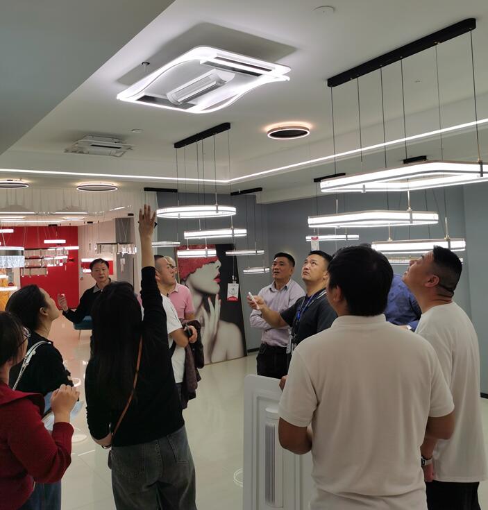 澳克士智能(néng)照(zhào)明(míng) | 明(míng)星經銷商座談會(huì)暨24年(nián)春季新品調研會(huì)