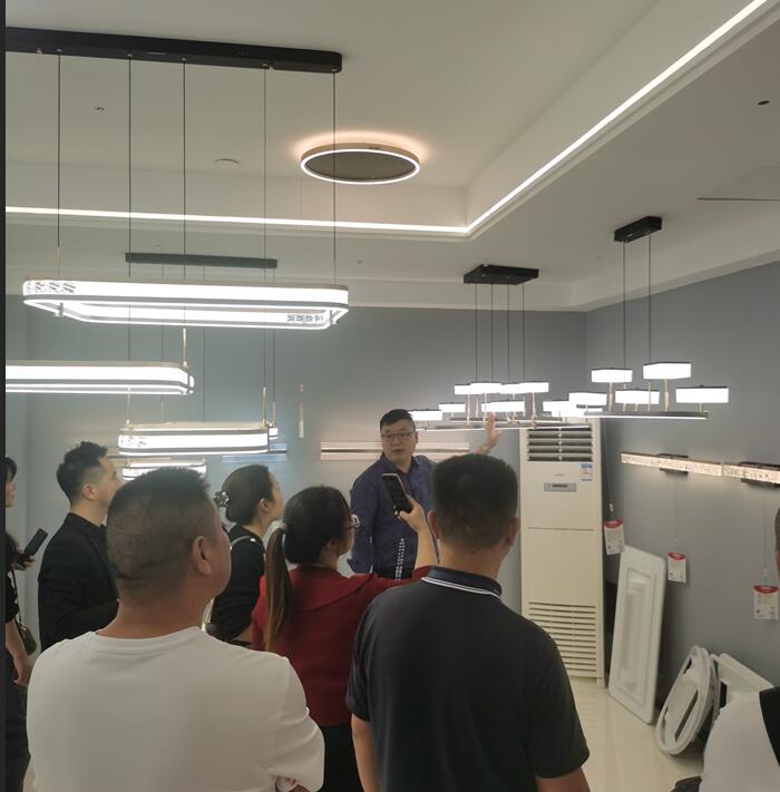 澳克士智能(néng)照(zhào)明(míng) | 明(míng)星經銷商座談會(huì)暨24年(nián)春季新品調研會(huì)